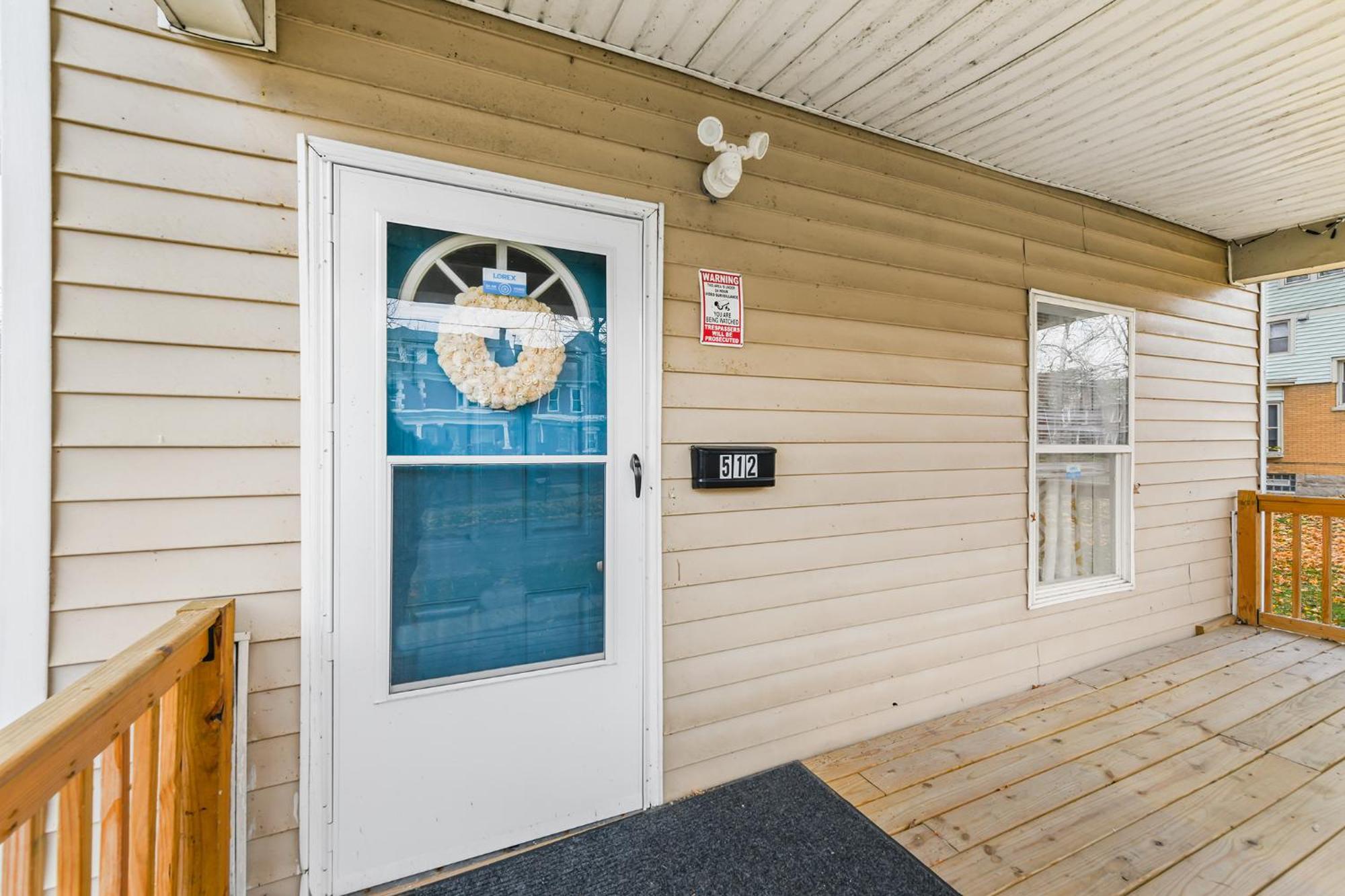 Contemporary Urban Home Niagara Falls Exterior photo